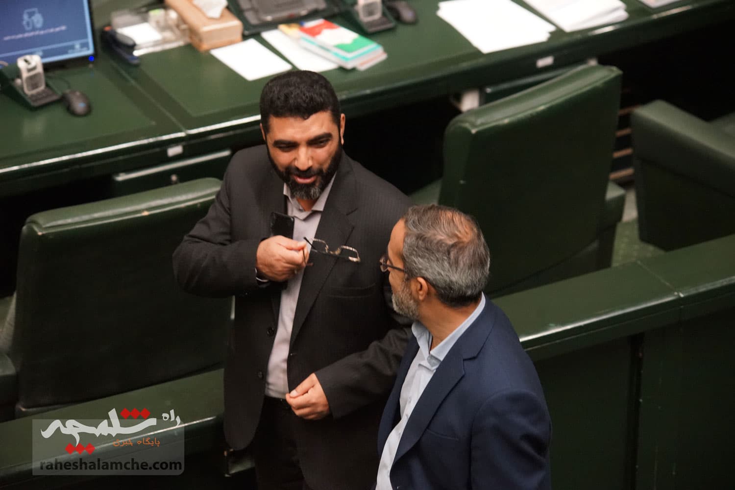 وزیر اقتصاد با 182 رای برکنار شد +تصاویر حاشیهها — تصویر 115