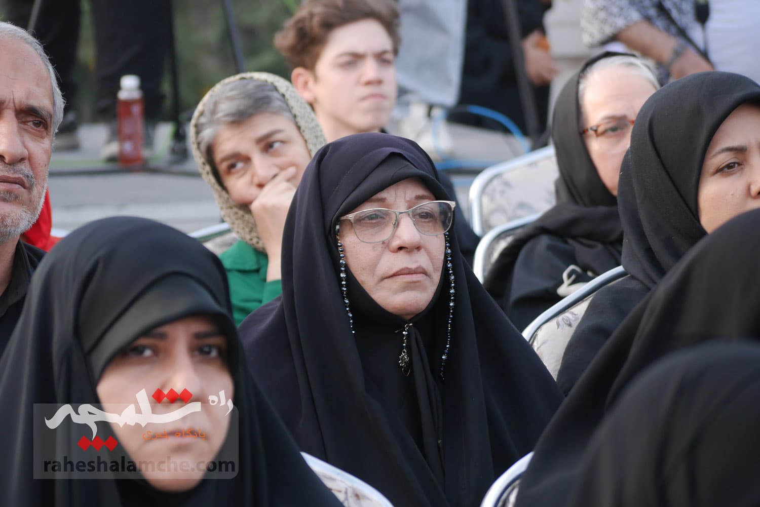 تهران با اهتزاز بزرگترین پرچم عزای حسینی در جهان به استقبال محرم رفت +تصاویر — تصویر 12