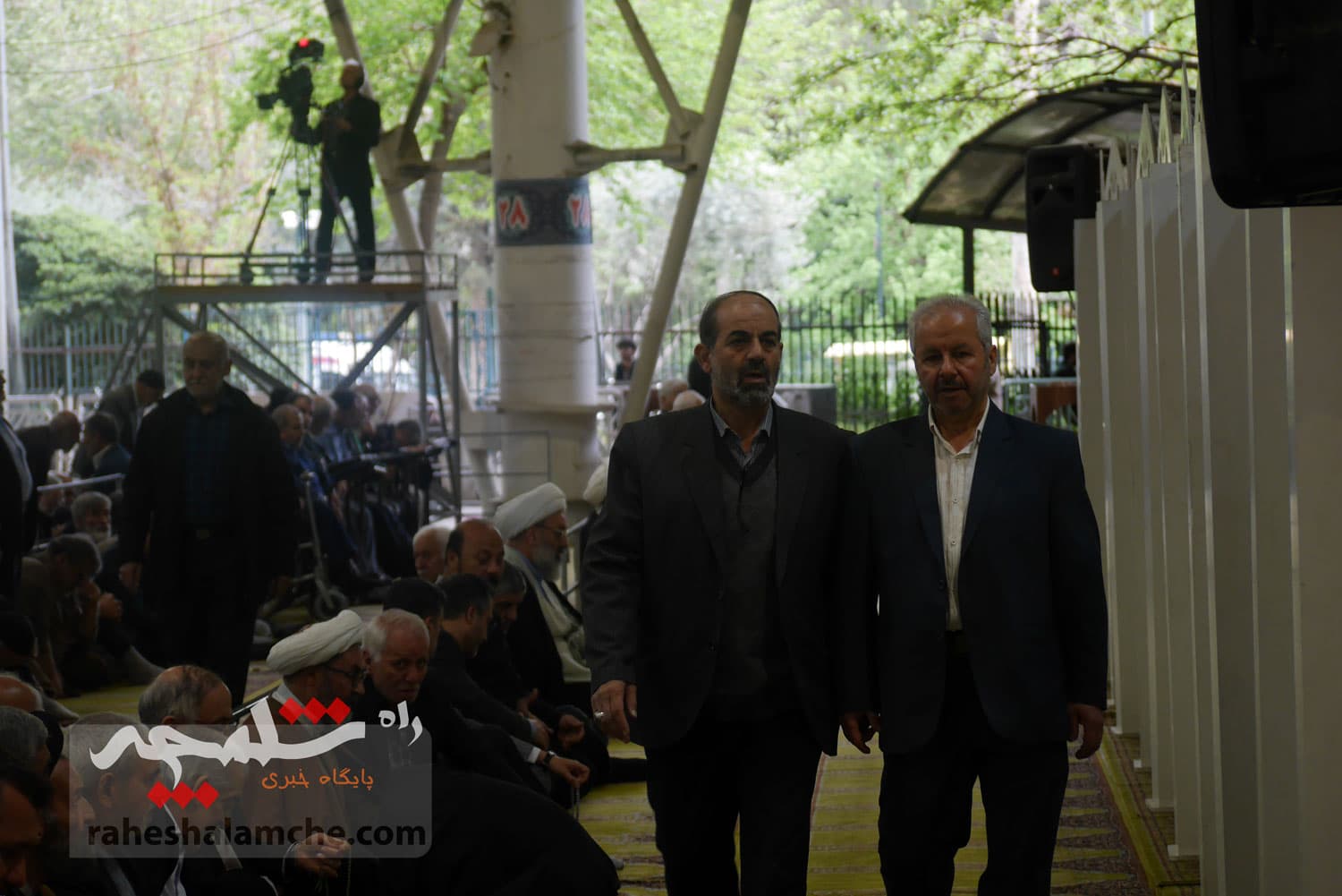 نماز جمعه 15 فروردین تهران برگزار شد +تصاویر — تصویر 15