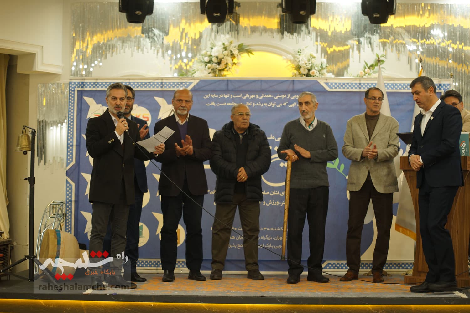 چه کسانی در نخستین کنگره ملی حامیان صلح ایران حضور داشتند؟ +تصاویر — تصویر 60