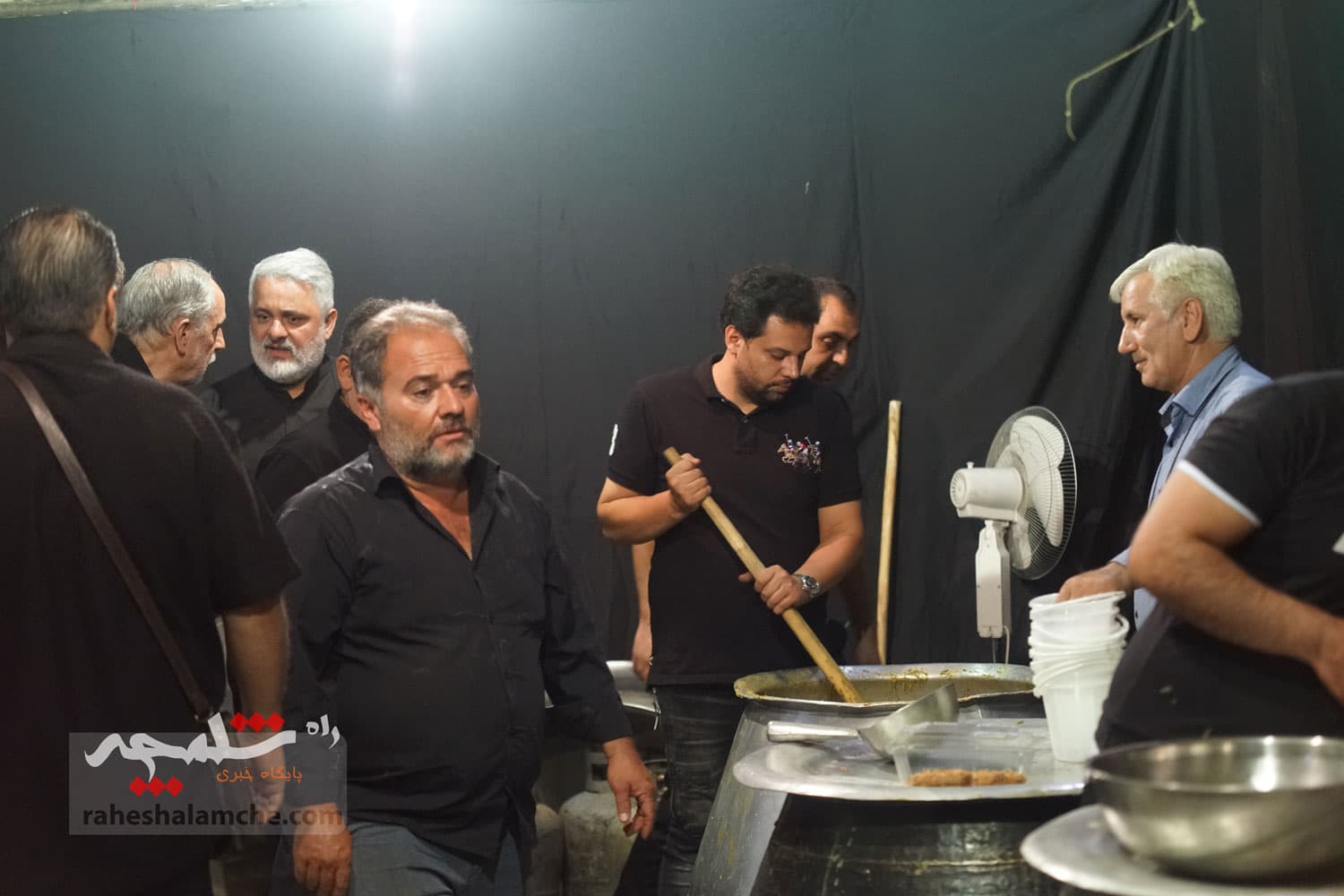 پخت آش نذری و روضه خانگی در شب 28 صفر +تصاویر — تصویر 64