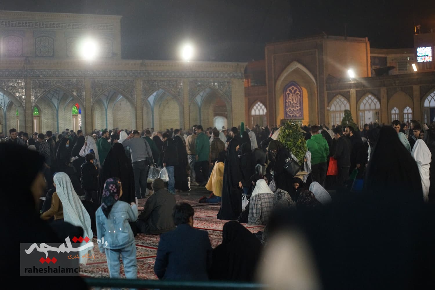 طنین نجوای «الهی العفو» دومین شب قدر در حرم عبدالعظیم حسنی(ع) +تصاویر — تصویر 8