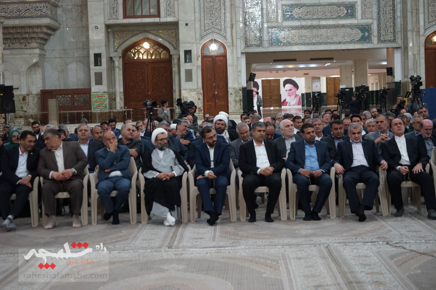 حضور نمایندگان مجلس در حرم امام خمینی(ره) +تصاویر — تصویر 98