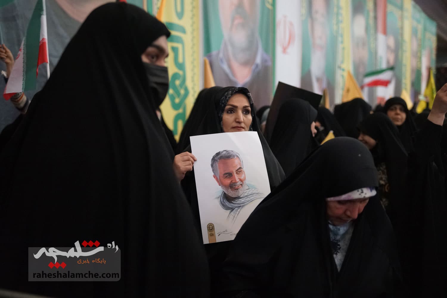 مراسم گرامیداشت شهید سیدحسن نصرالله در مصلی تهران برگزار شد +تصاویر — تصویر 24