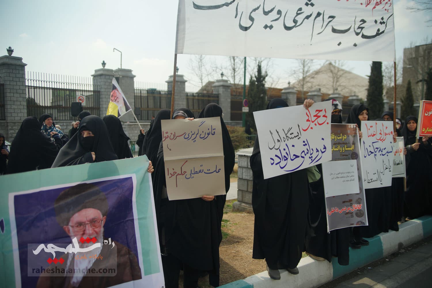 گزارش تصویری از تجمع مردمی امروز حامیان حجاب مقابل مجلس — تصویر 21