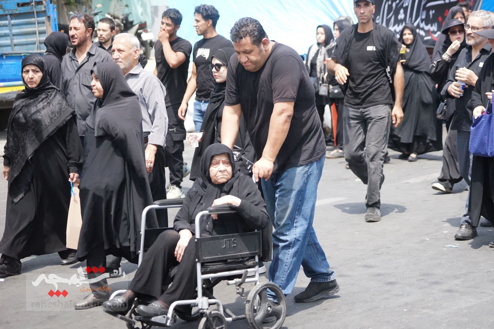 جاماندگان پیاده اربعین حسینی در تهران +تصاویر — تصویر 21
