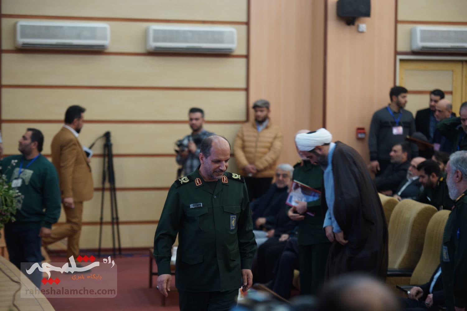 تجلیل از منتخبان جشنواره پژوهشی و فناوری در دانشگاه جامع امام حسین(ع) +تصاویر — تصویر 51