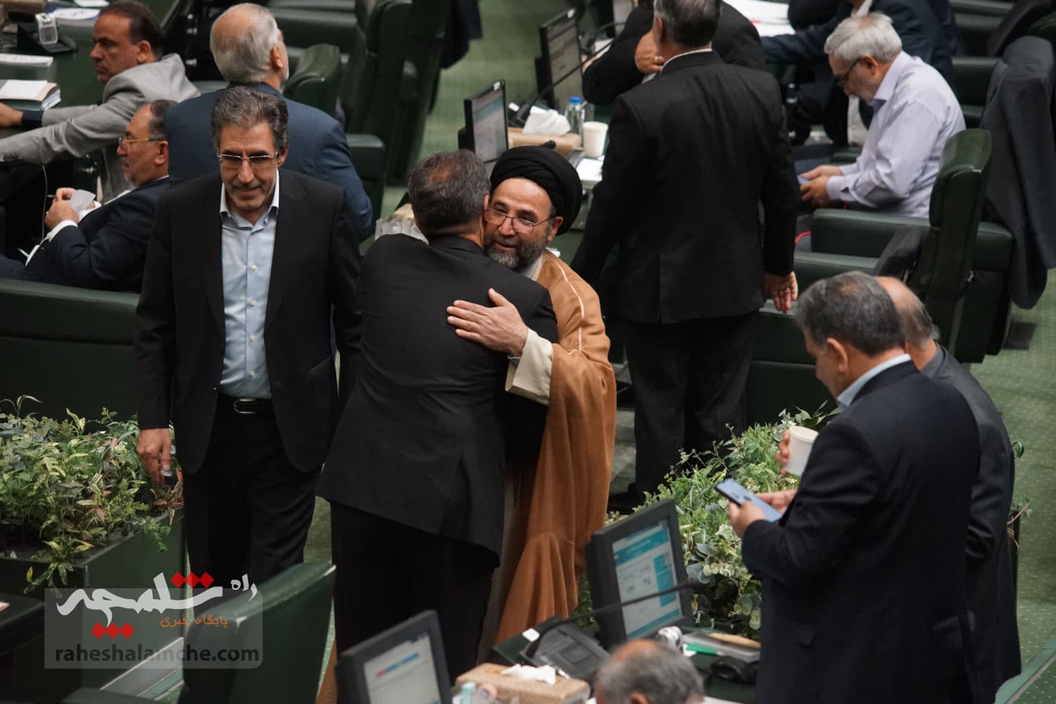 حاشیههای تصویری اولین روز صحن علنی مجلس در سال 1404 — تصویر 106