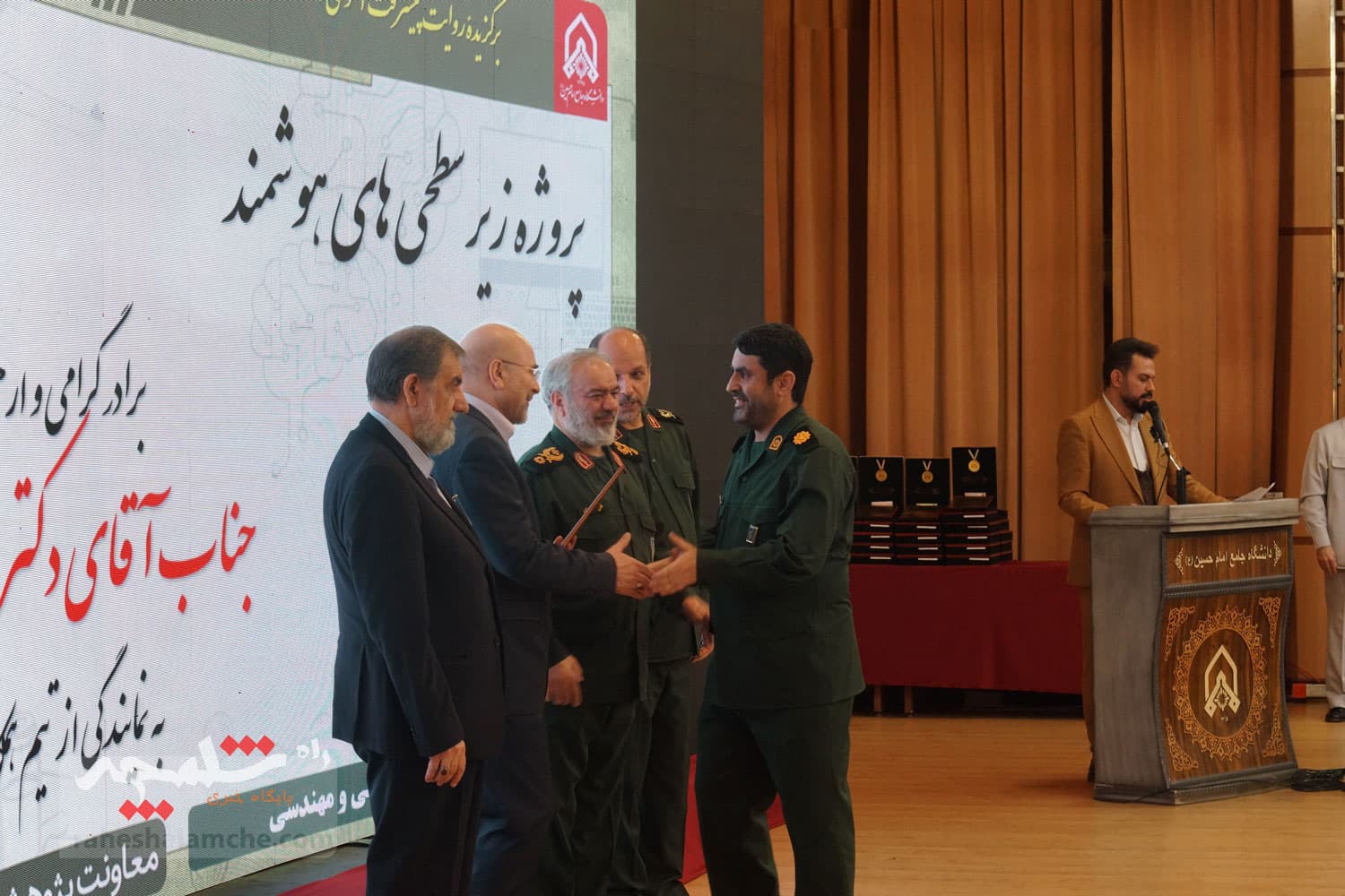 تجلیل از منتخبان جشنواره پژوهشی و فناوری در دانشگاه جامع امام حسین(ع) +تصاویر — تصویر 6