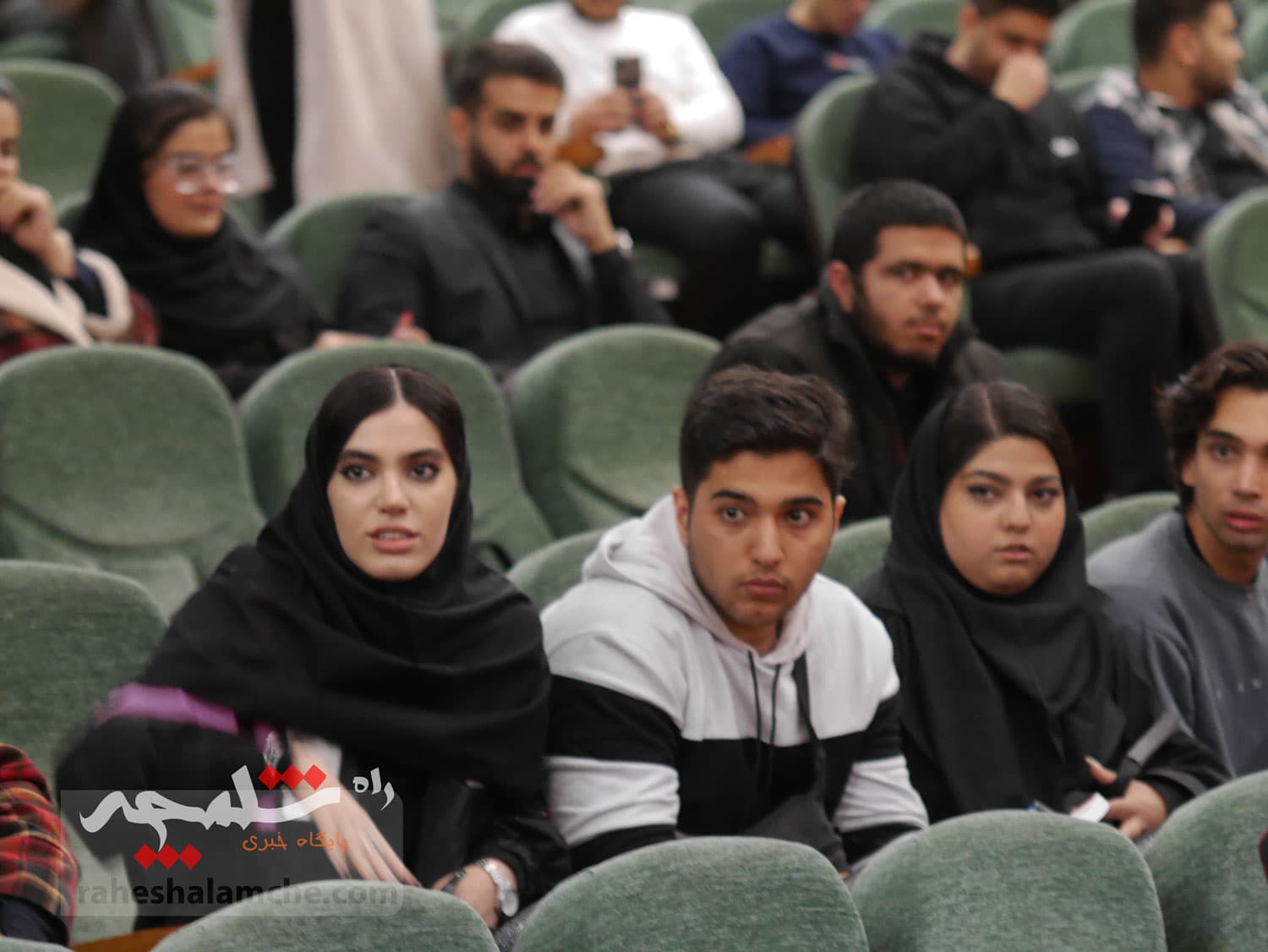 نشست صمیمی طحاننظیف با دانشجویان دانشگاه آزاد واحد مرکز +تصاویر — تصویر 46