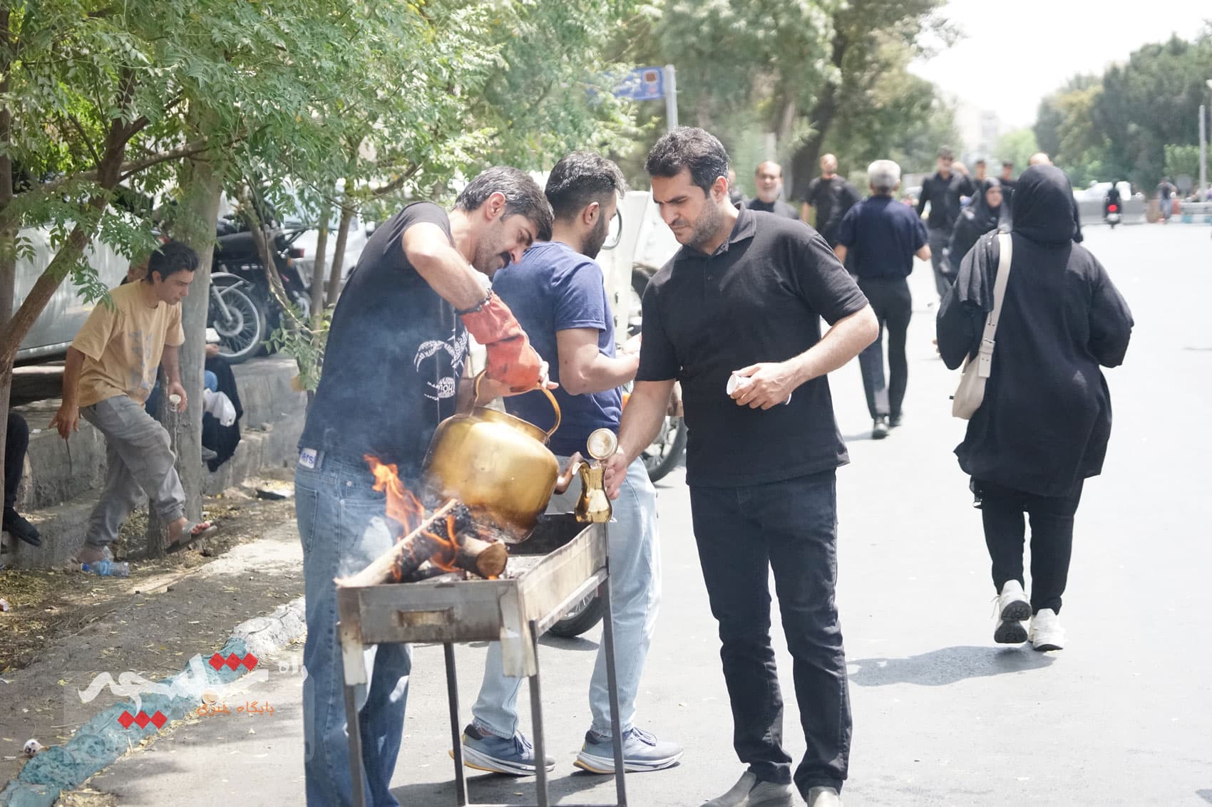 جاماندگان پیاده اربعین حسینی در تهران +تصاویر — تصویر 17