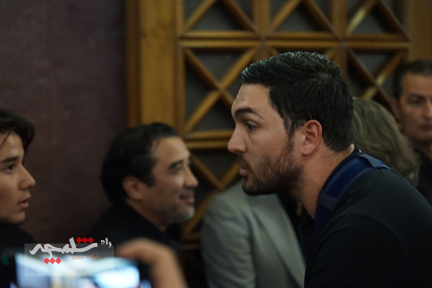 حضور بزرگان فوتبال کشور در ختم پدر خداداد عزیزی +تصاویر(2) — تصویر 60