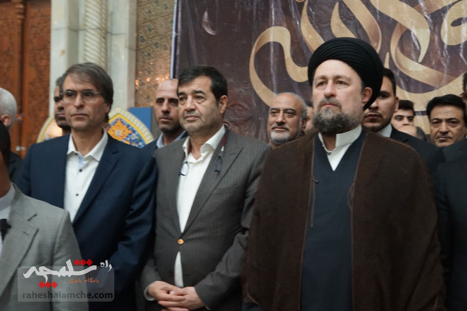 حضور جامعه ورزش و جوانان در حرم امام خمینی(ره) +تصاویر — تصویر 23