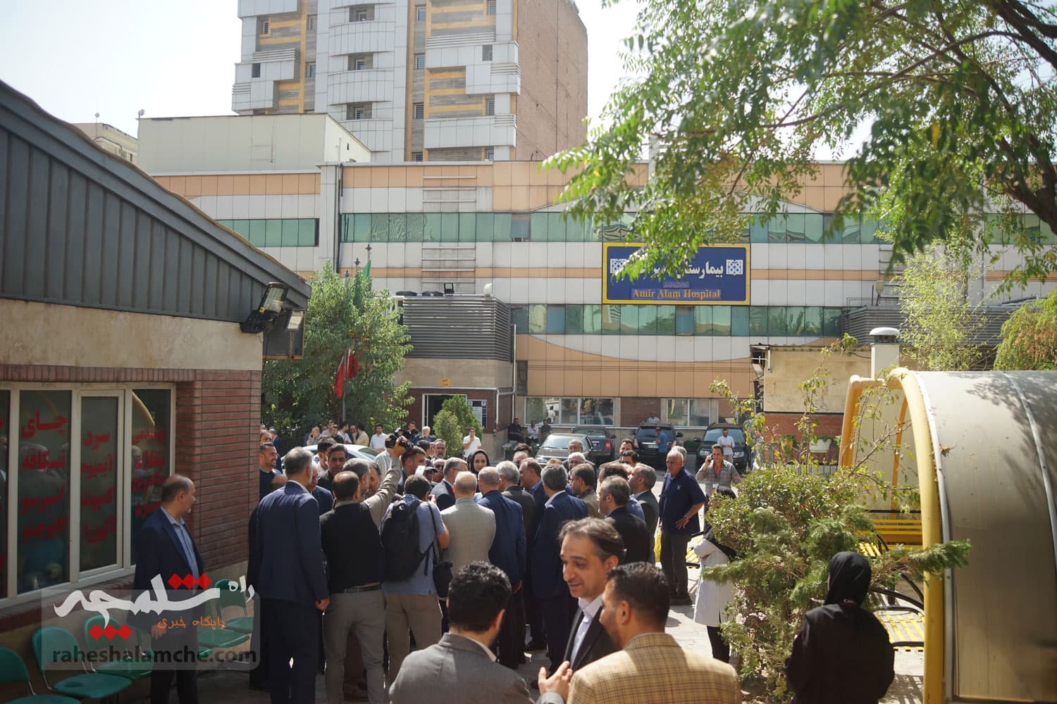 حضور ظفرقندی در بیمارستان امیراعلم تهران+ تصاویر — تصویر 35