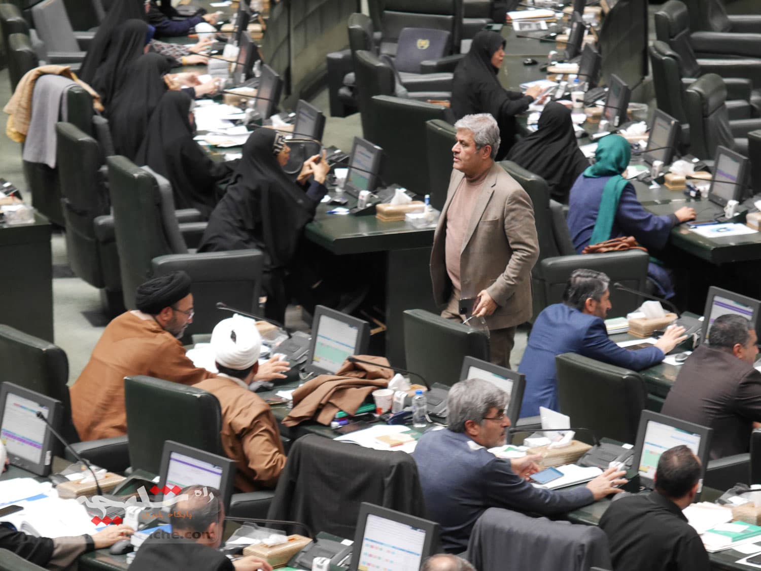 برگزاری جلسه علنی مجلس برای بررسی بودجه 1404 +تصاویر — تصویر 25