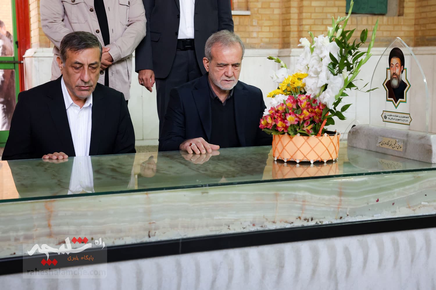 تجدید میثاق هیئت دولت با آرمانهای امام راحل و شهدای انقلاب اسلامی +تصاویر — تصویر 29