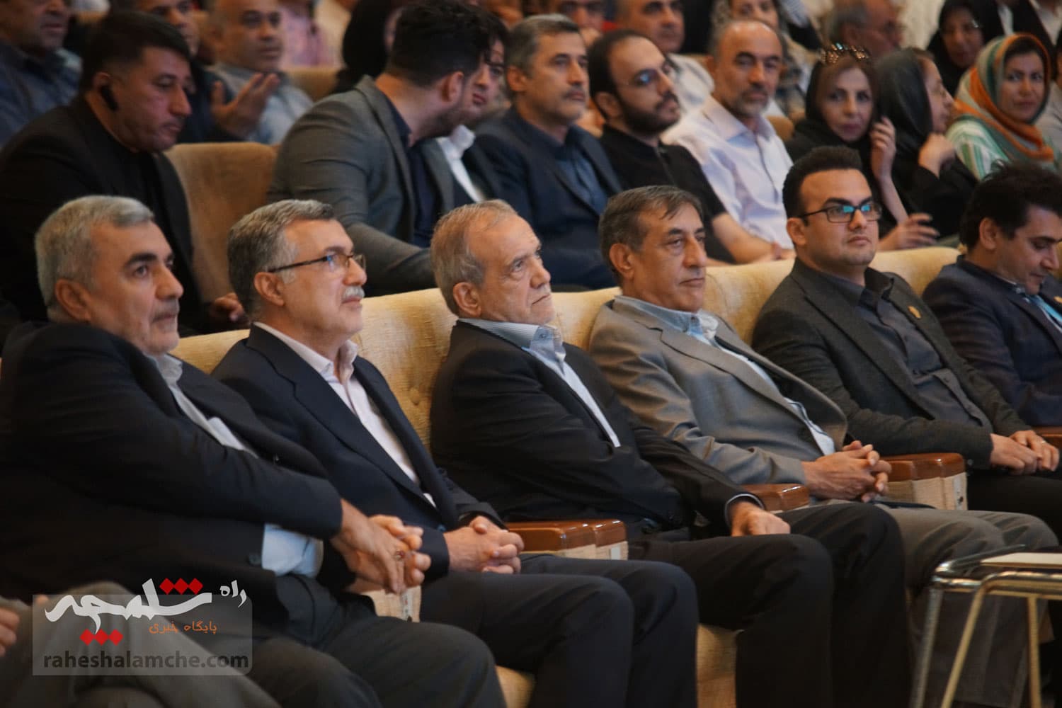 آیین گرامیداشت «روز پزشک» با حضور پزشکیان برگزار شد +تصاویر — تصویر 7