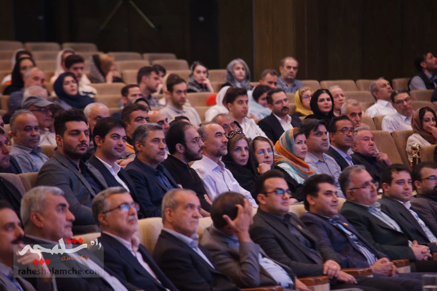 آیین گرامیداشت «روز پزشک» با حضور پزشکیان برگزار شد +تصاویر — تصویر 9