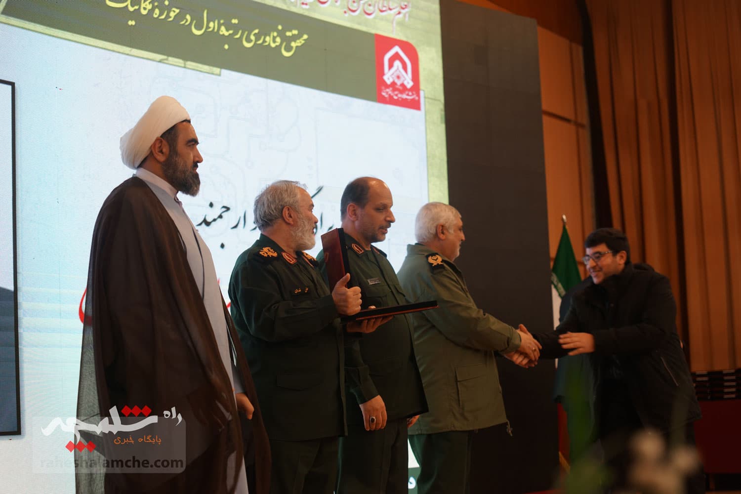 تجلیل از منتخبان جشنواره پژوهشی و فناوری در دانشگاه جامع امام حسین(ع) +تصاویر — تصویر 7