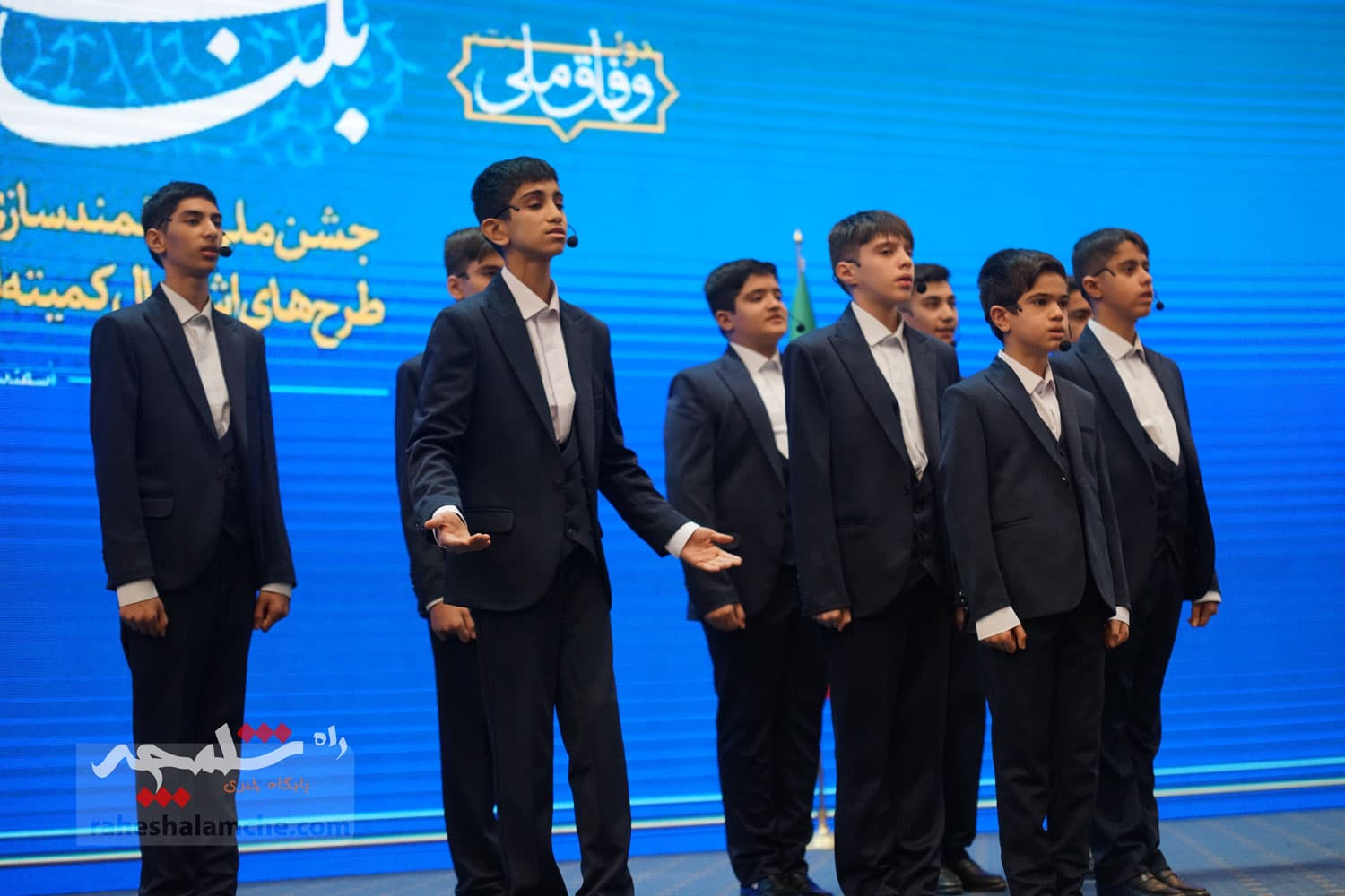 آیین تجلیل از طرحهای برگزیده اشتغال آفرین در کمیته امداد با حضور پزشکیان +تصاویر — تصویر 19