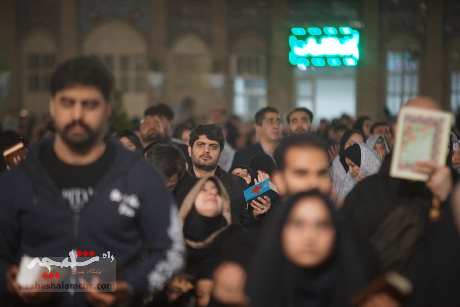 طنین نجوای «الهی العفو» دومین شب قدر در حرم عبدالعظیم حسنی(ع) +تصاویر — تصویر 94
