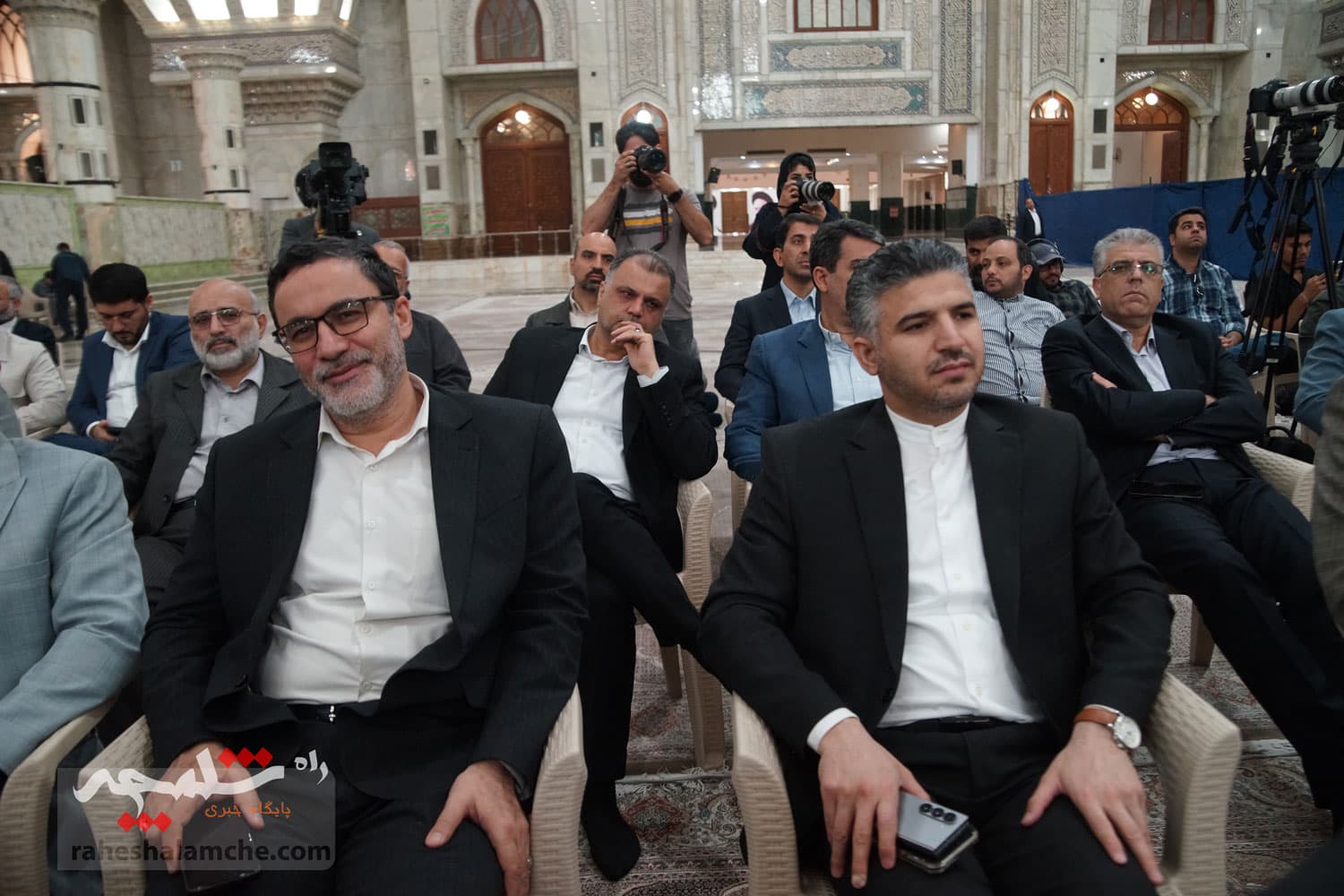 حضور نمایندگان مجلس در حرم امام خمینی(ره) +تصاویر — تصویر 80