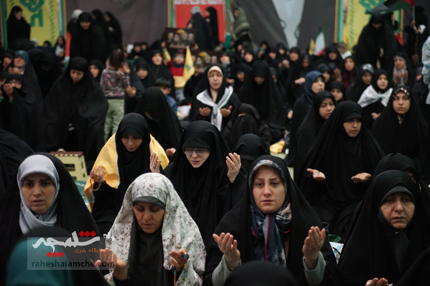 مراسم گرامیداشت شهید سیدحسن نصرالله در مصلی تهران برگزار شد +تصاویر — تصویر 8