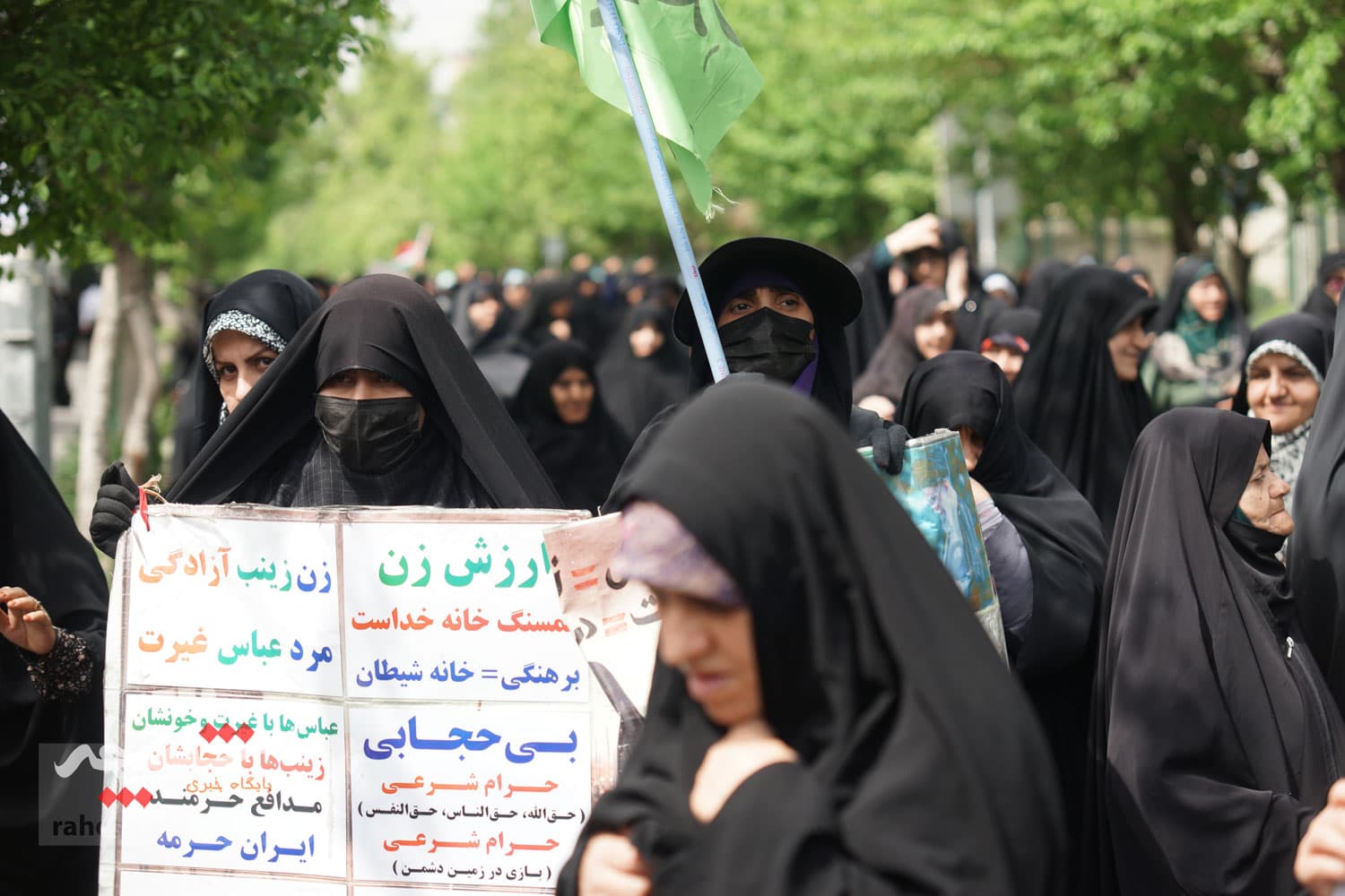 واکنش نمازگزاران تهرانی در راهپیمایی حمایت از غزه به مذاکره +تصاویر — تصویر 11