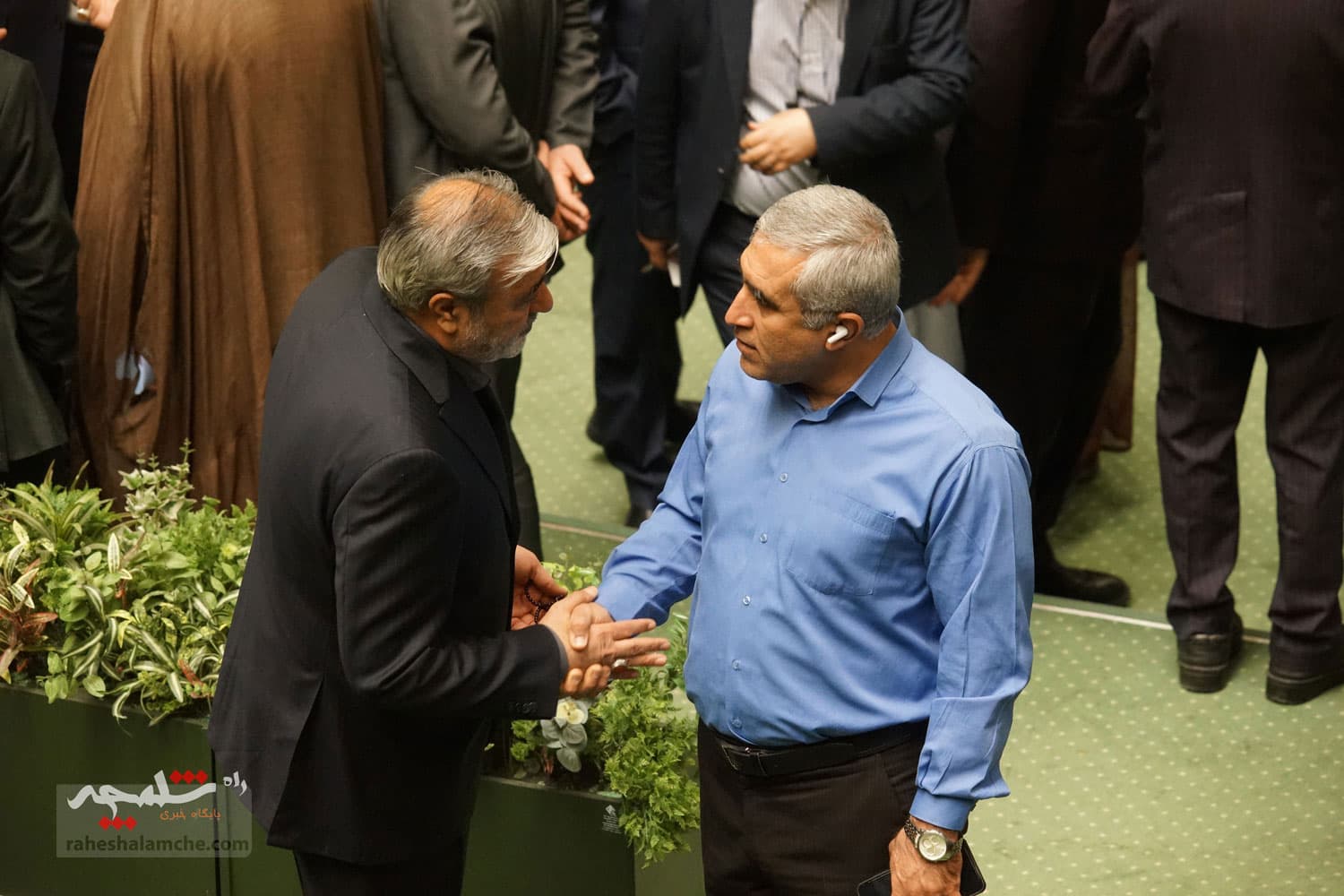 وزیر اقتصاد با 182 رای برکنار شد +تصاویر حاشیهها — تصویر 24