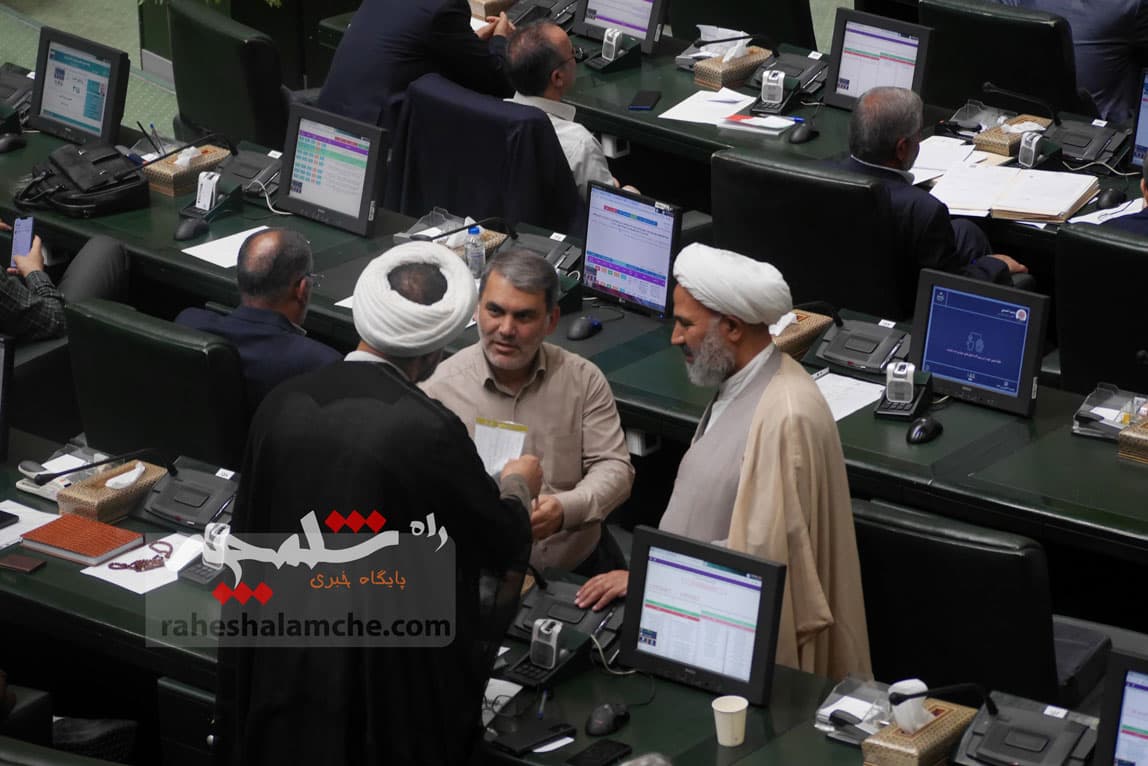 حاشیههای تصویری اولین روز صحن علنی مجلس در سال 1404 — تصویر 127