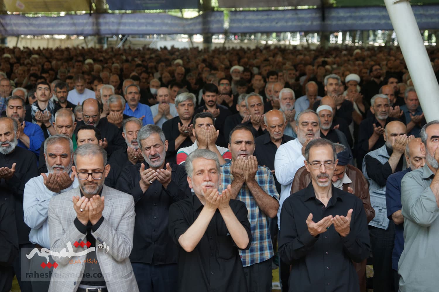 نماز جمعه تهران در اولین روز ماه محرم حسینی برگزار شد +تصاویر — تصویر 57
