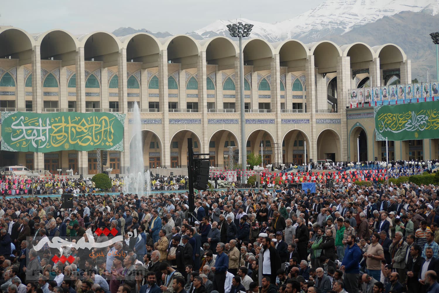 گزارش تصویری اختصاصی راه شلمچه از نماز عید فطر به امامت رهبر انقلاب — تصویر 55