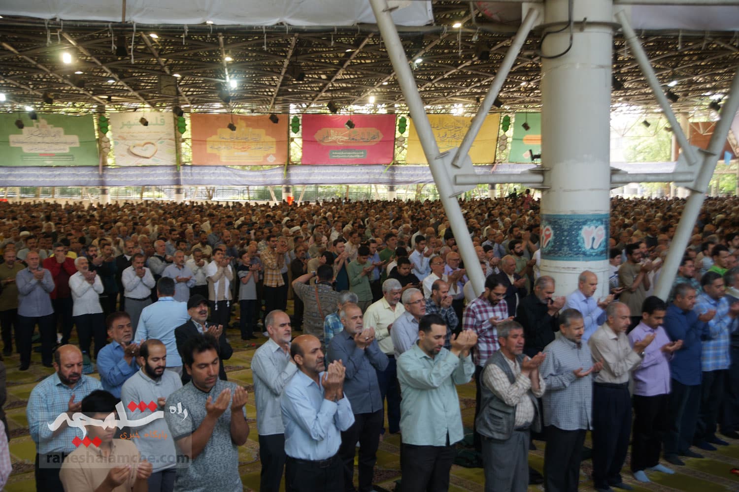نماز عید قربان در دانشگاه تهران برگزار شد +تصاویر — تصویر 34
