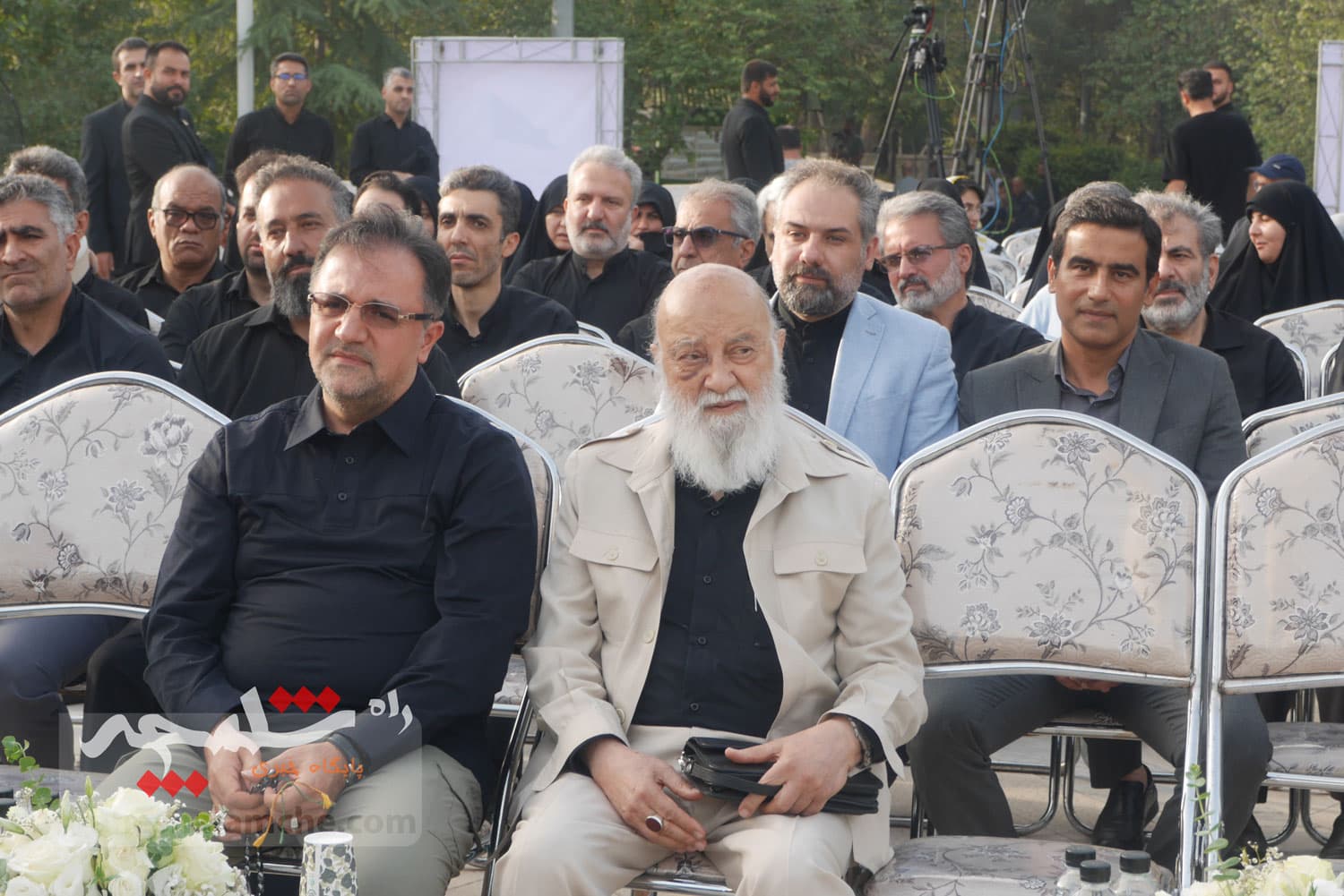 تهران با اهتزاز بزرگترین پرچم عزای حسینی در جهان به استقبال محرم رفت +تصاویر — تصویر 1