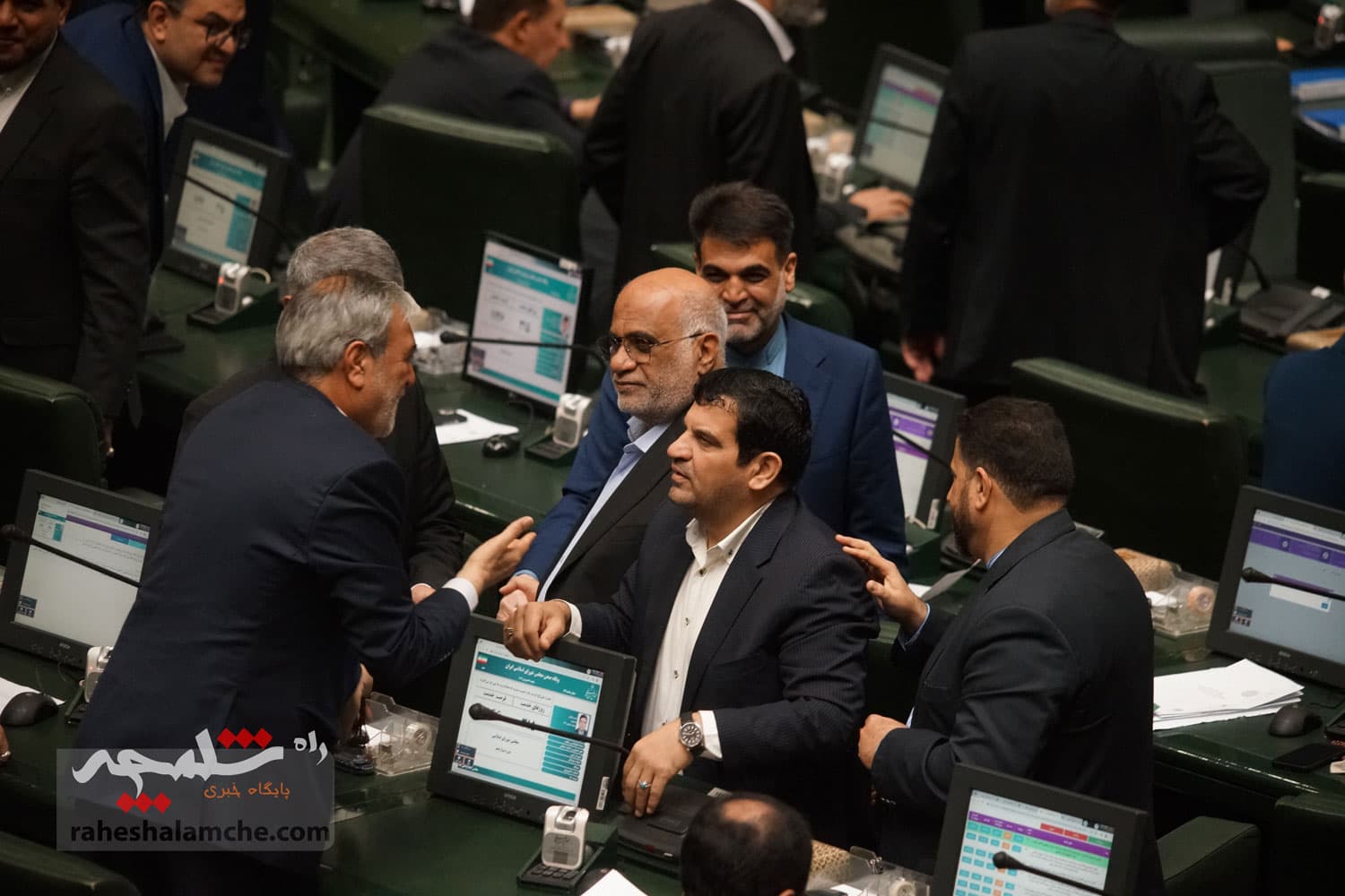 حاشیههای تصویری اولین روز صحن علنی مجلس در سال 1404 — تصویر 37