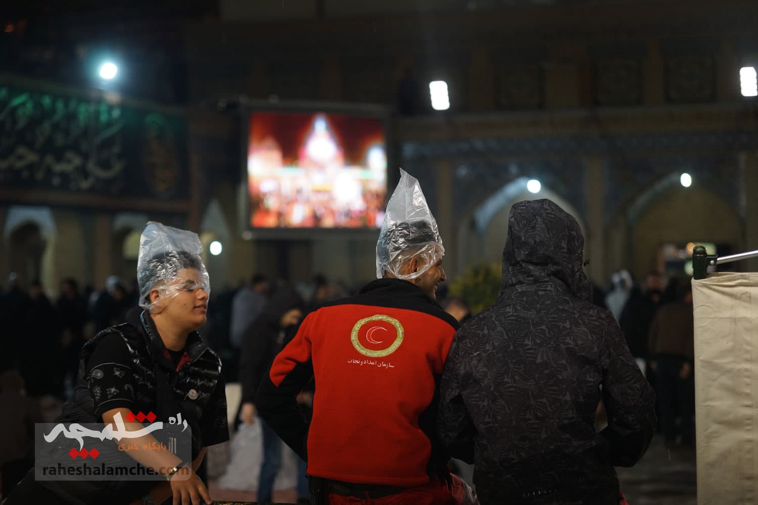 طنین نجوای «الهی العفو» دومین شب قدر در حرم عبدالعظیم حسنی(ع) +تصاویر — تصویر 7