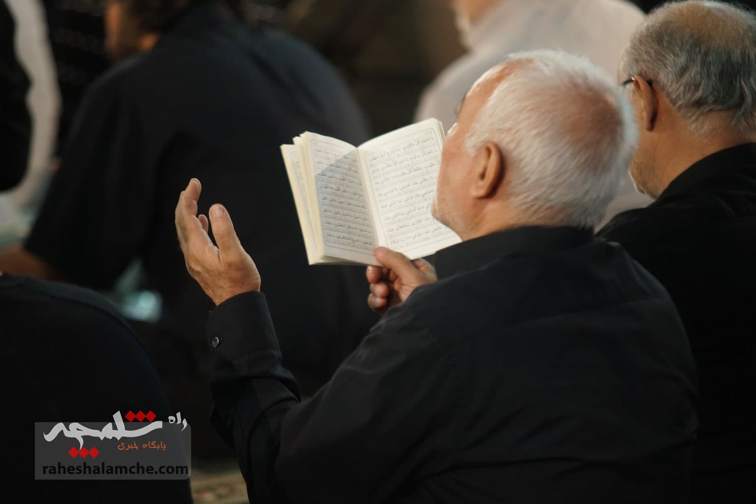 طنین نجوای «الهی العفو» دومین شب قدر در حرم عبدالعظیم حسنی(ع) +تصاویر — تصویر 21