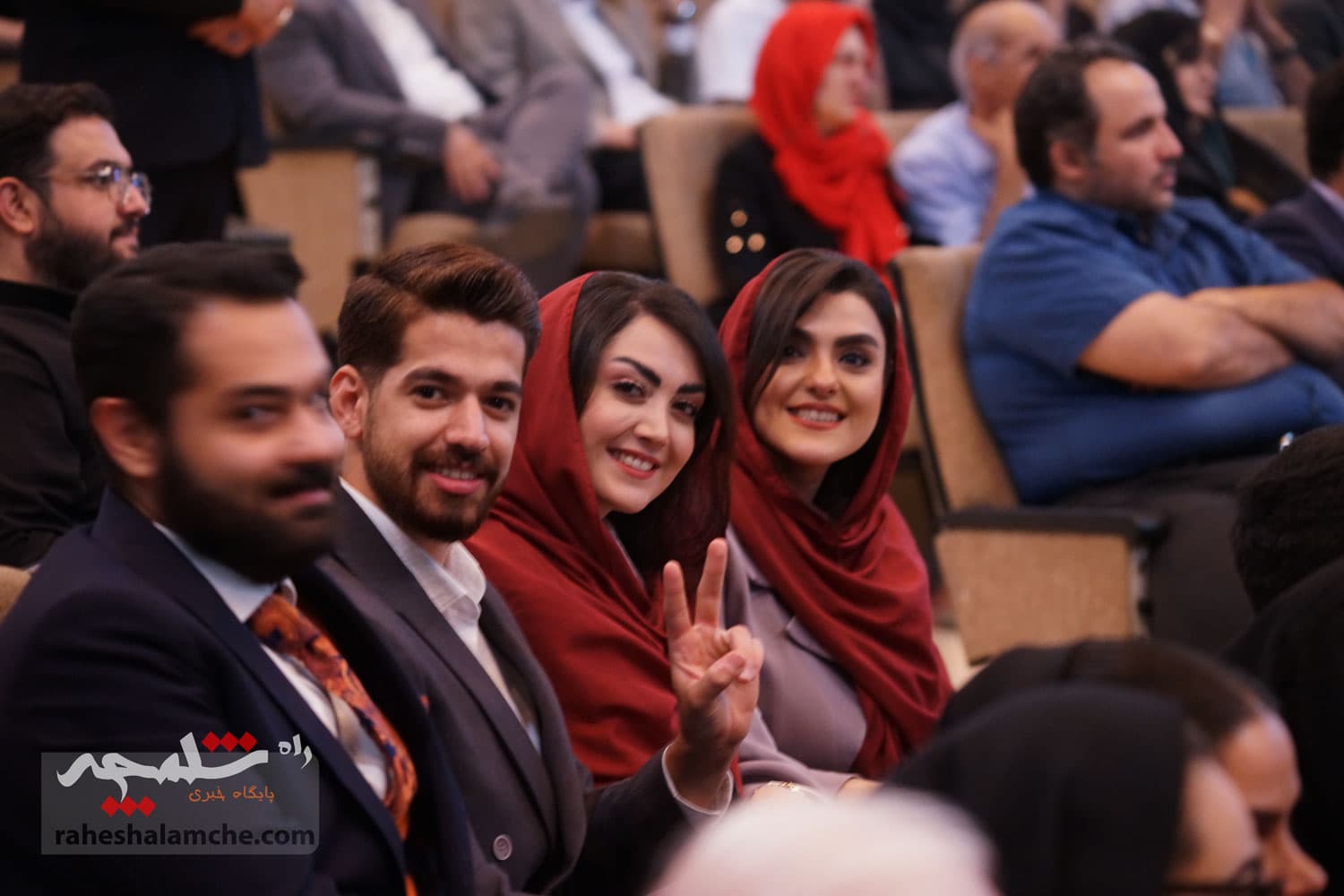 آیین گرامیداشت «روز پزشک» با حضور پزشکیان برگزار شد +تصاویر — تصویر 36