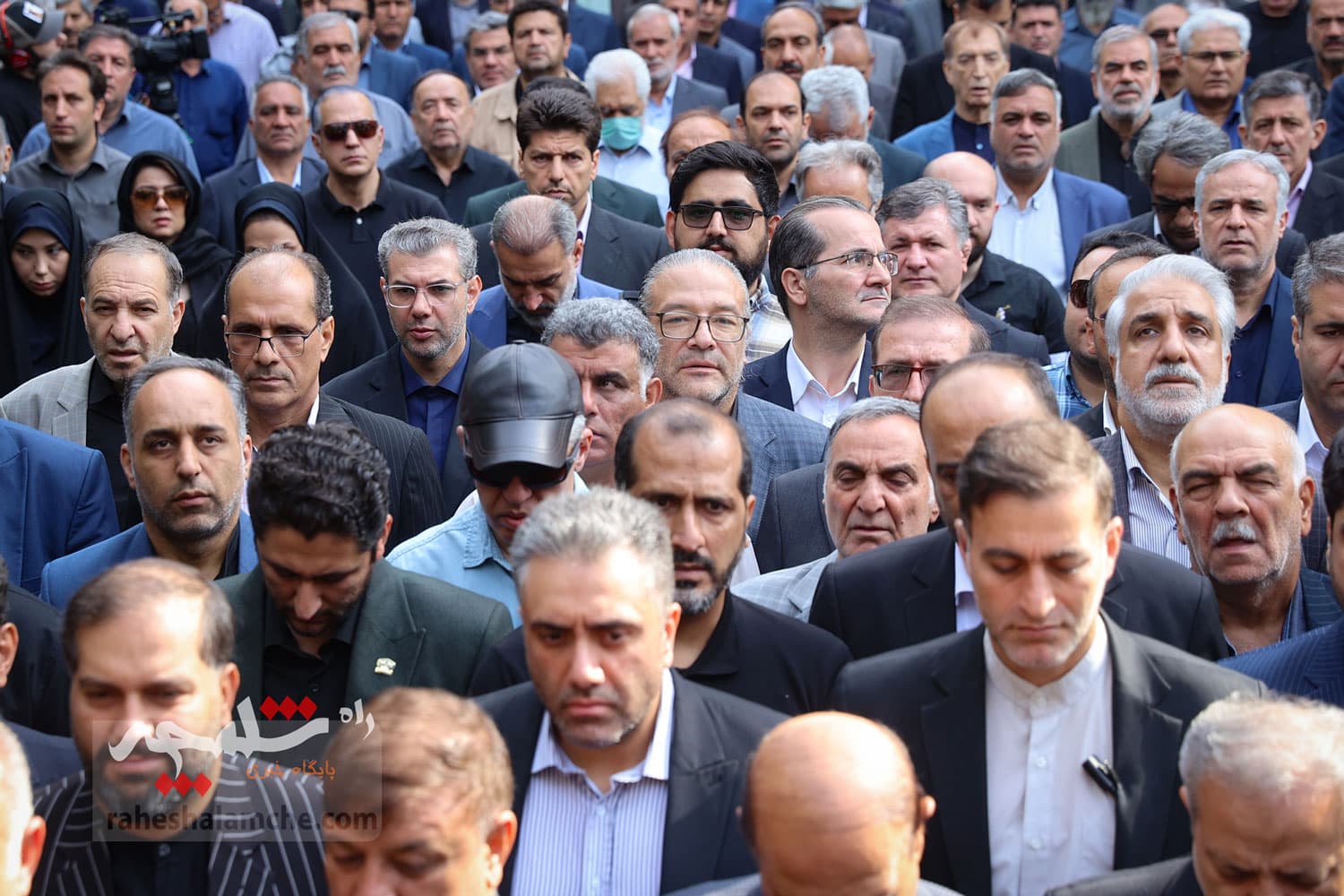 حضور پزشکیان و بوربور در مراسم تشییع رئیس فقید جامعه خیرین مدرسهساز +تصاویر — تصویر 6