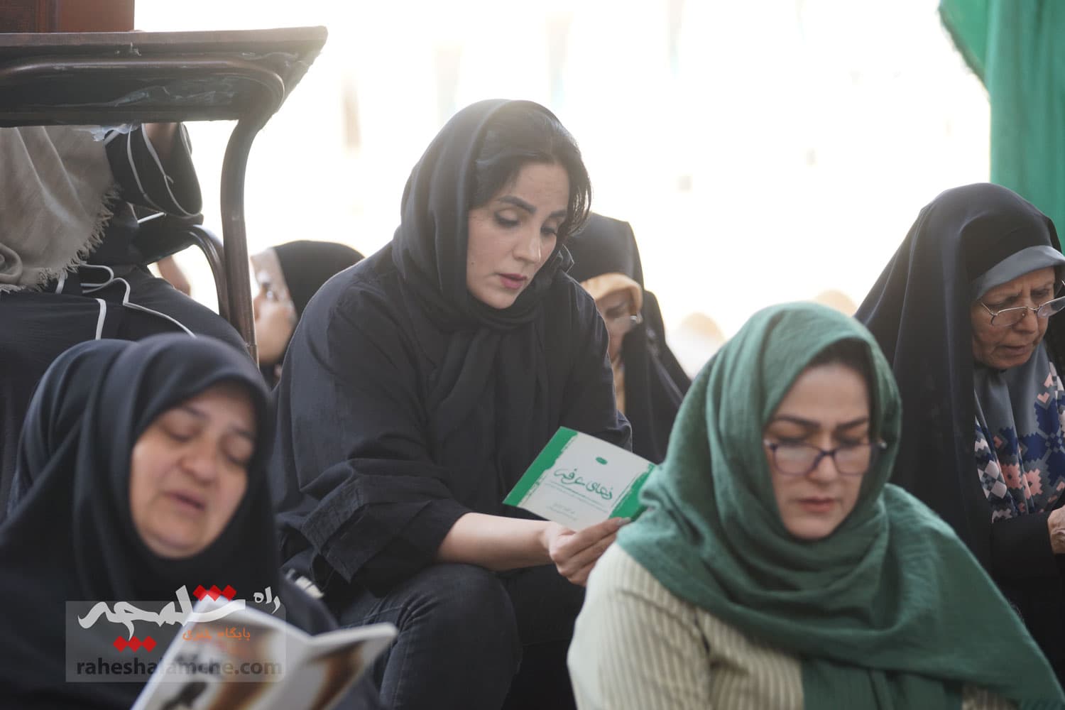 مراسم دعای عرفه در مصلی امام خمینی(ره) برگزار شد +تصاویر — تصویر 16