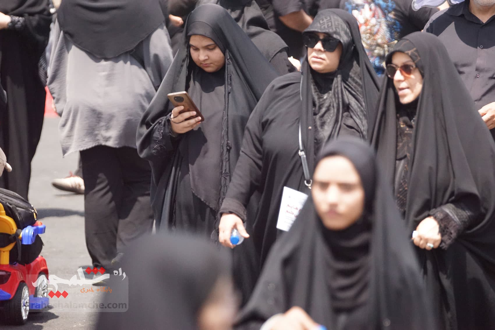 جاماندگان پیاده اربعین حسینی در تهران +تصاویر — تصویر 72