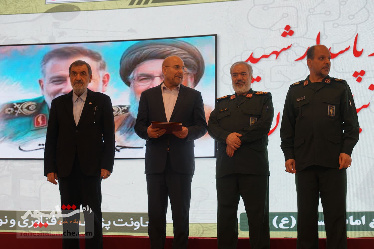تجلیل از منتخبان جشنواره پژوهشی و فناوری در دانشگاه جامع امام حسین(ع) +تصاویر — تصویر 95