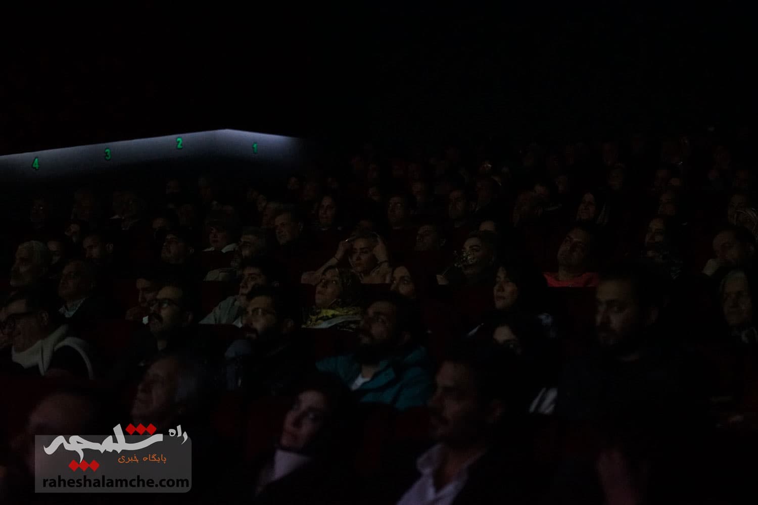 آئین رونمایی مستند سینمایی «آتش و گلستان» +تصاویر — تصویر 43
