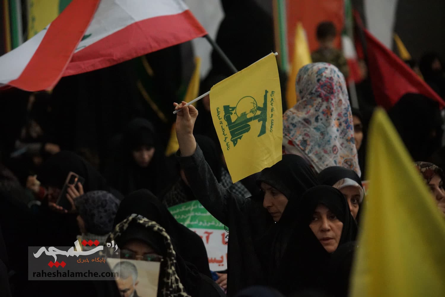 مراسم گرامیداشت شهید سیدحسن نصرالله در مصلی تهران برگزار شد +تصاویر — تصویر 18