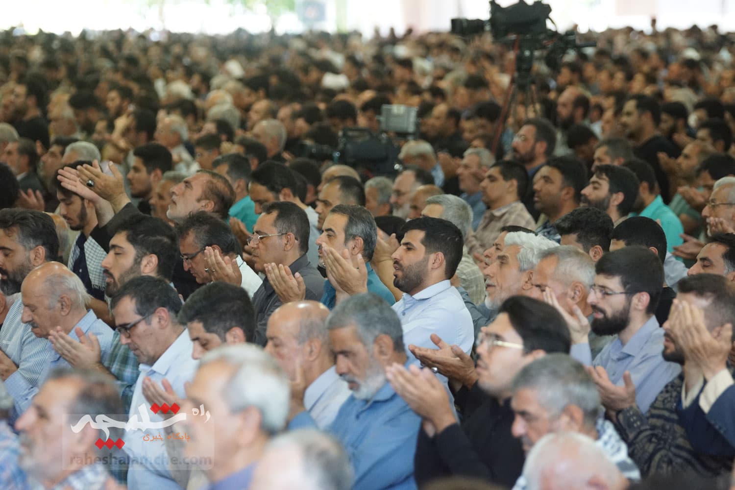 نماز جمعه تهران برگزار شد +تصاویر — تصویر 60
