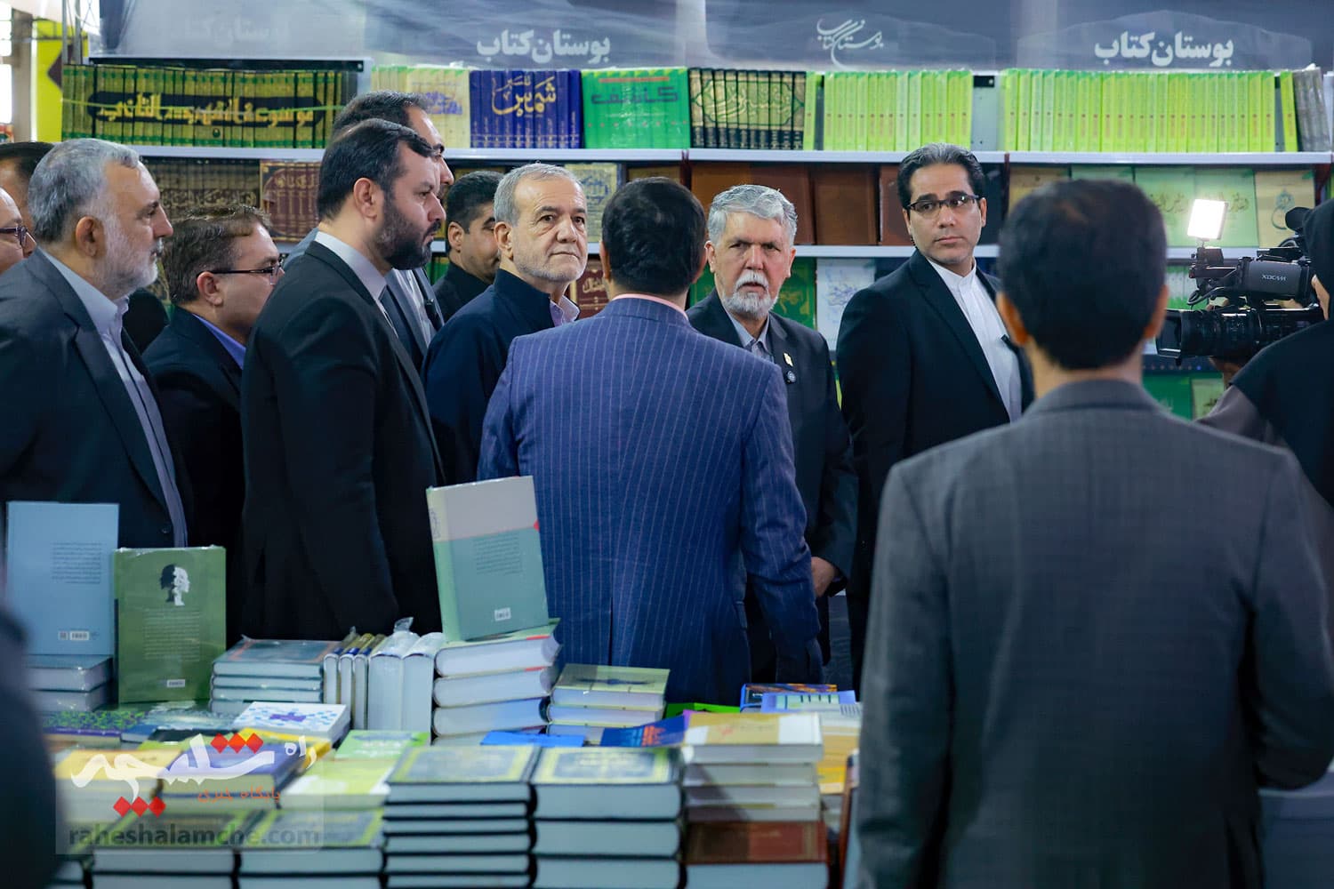 حضور رئیسجمهور در نمایشگاه بینالمللی کتاب تهران +تصاویر — تصویر 15