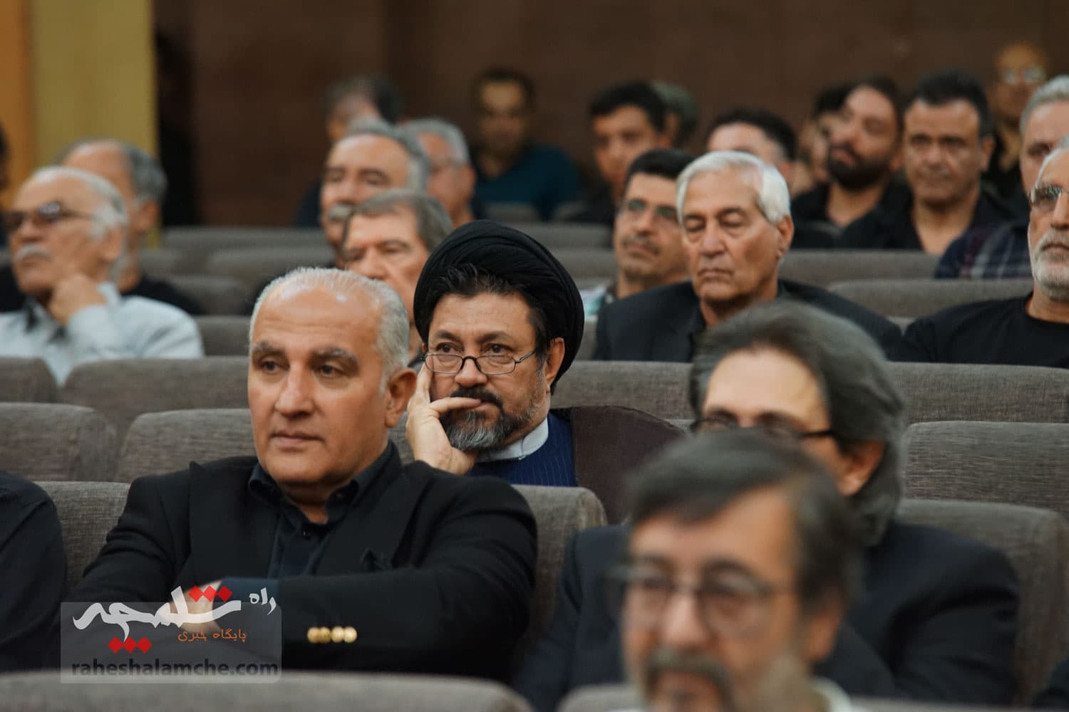 مراسم ختم پدر خداداد عزیزی چه کسانی بودند؟ +تصاویر(1) — تصویر 50
