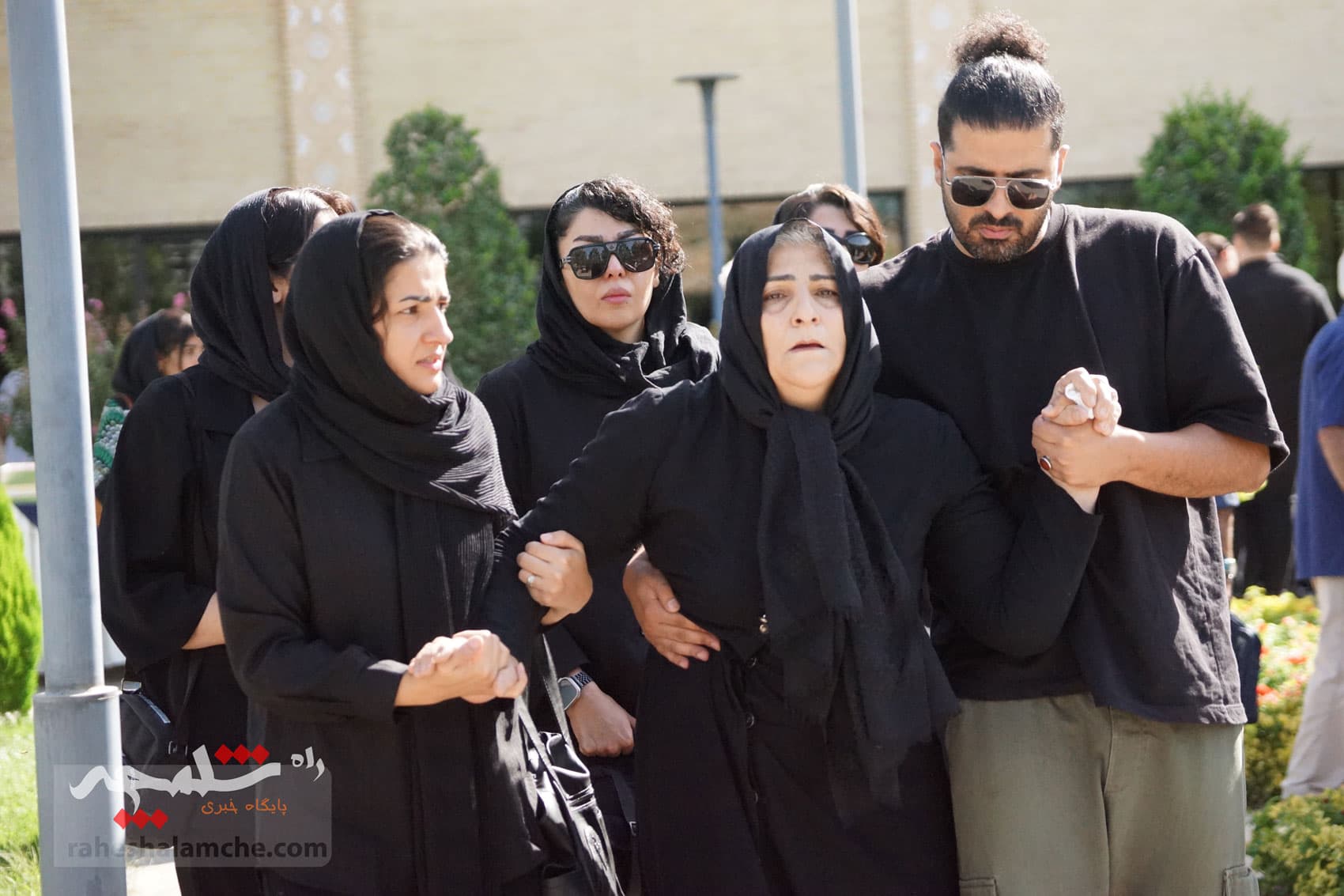 تشییع پیکر پهلوان همیشه خندان کشتی ایران چه گذشت؟ +تصاویر — تصویر 69