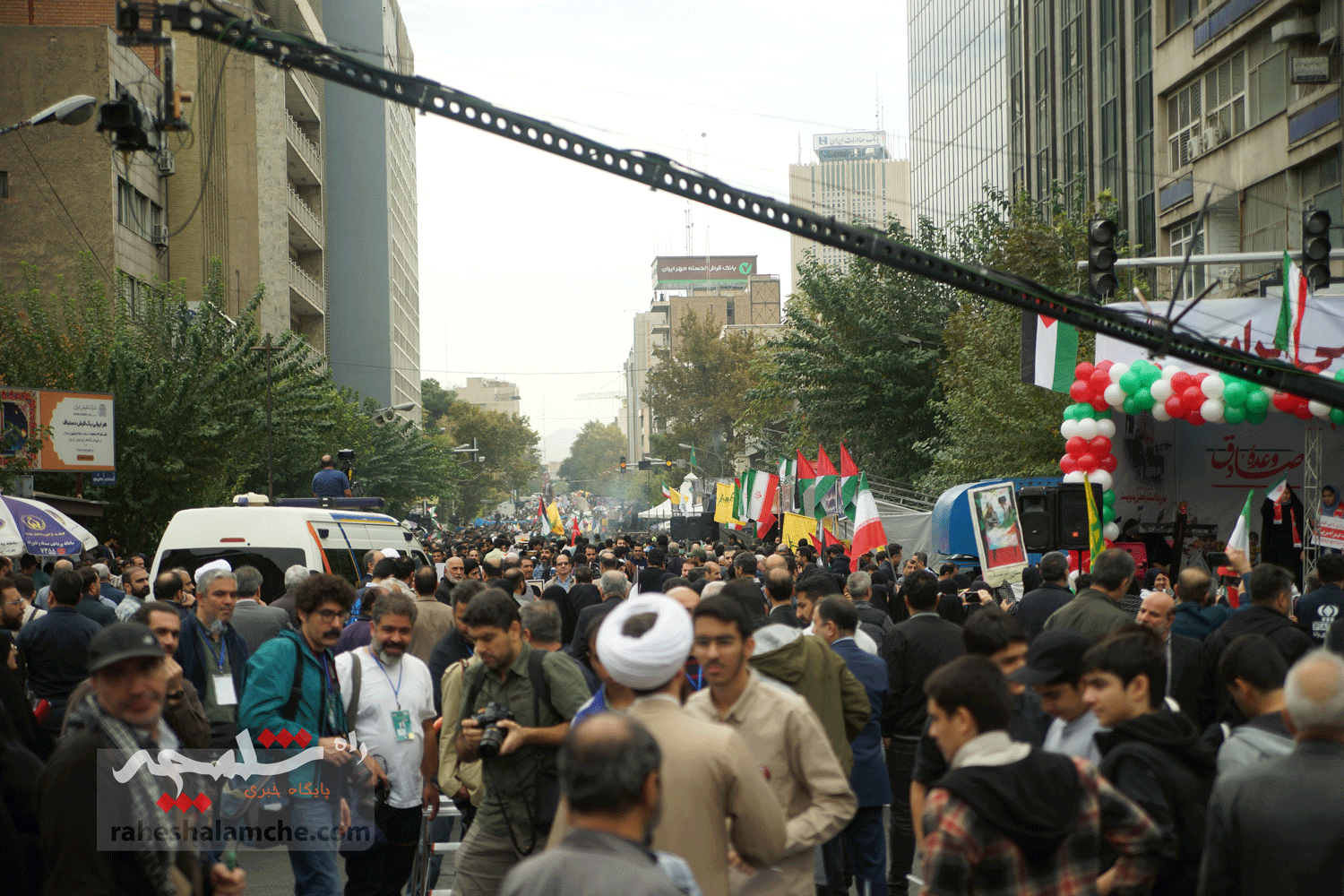 خشم مردم تهران علیه آمریکا و اسرائیل در «یومالله 13 آبان» +تصاویر — تصویر 49