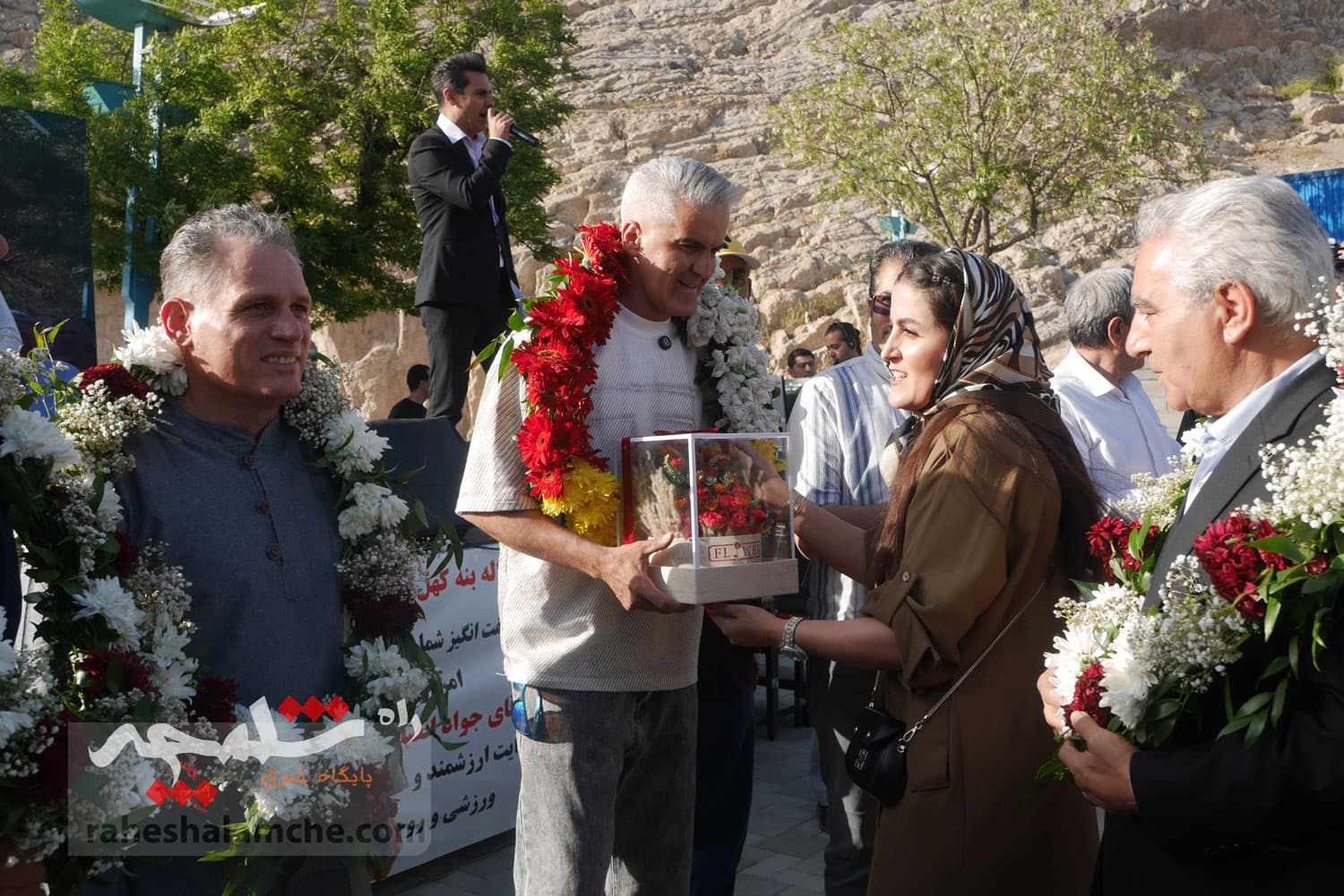 مراسم استقبال از کوهنوردان اورست در چشمهعلی شهر ری +تصاویر — تصویر 17